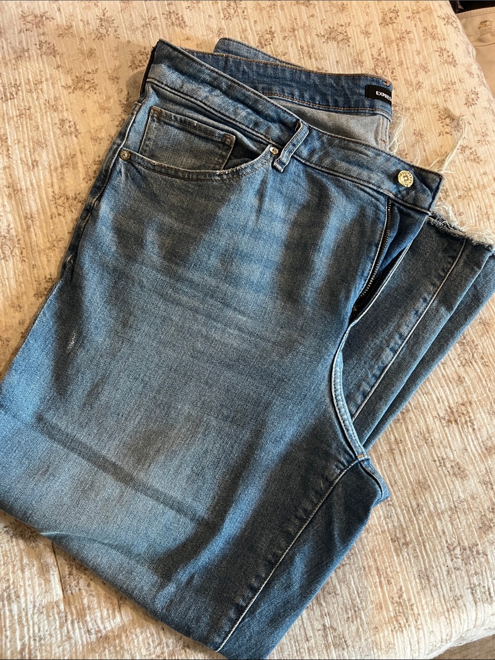 Express womens Slim Straight Blue Washed Denim Jeans with Light Distressing - Picture 3 of 3
